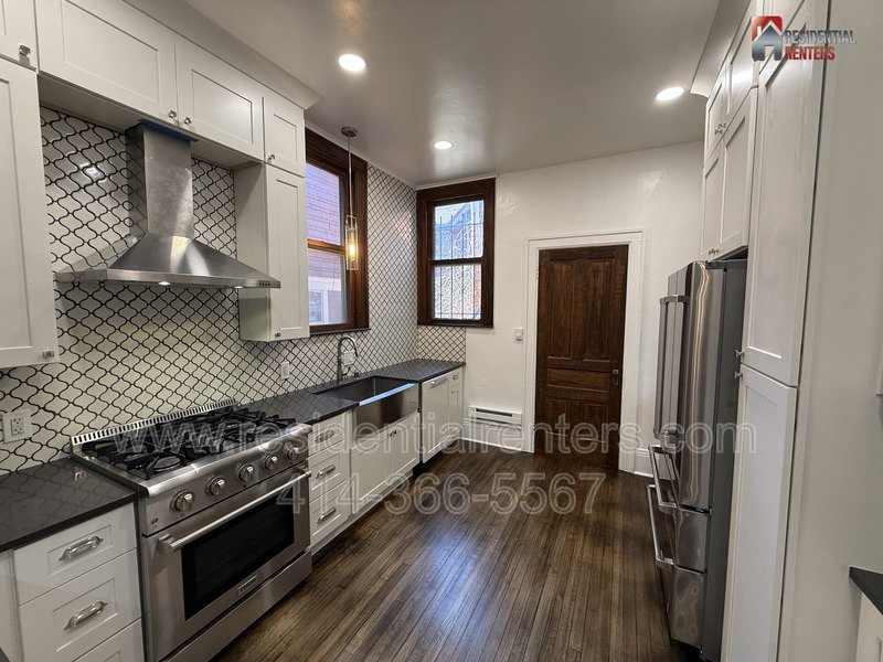 Recently Renovated Midtown Neighborhood House with 2 Car Garage property image