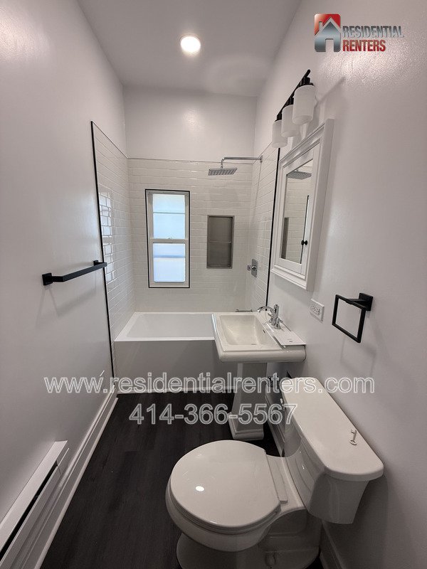 Recently Renovated Midtown Neighborhood House with 2 Car Garage property image