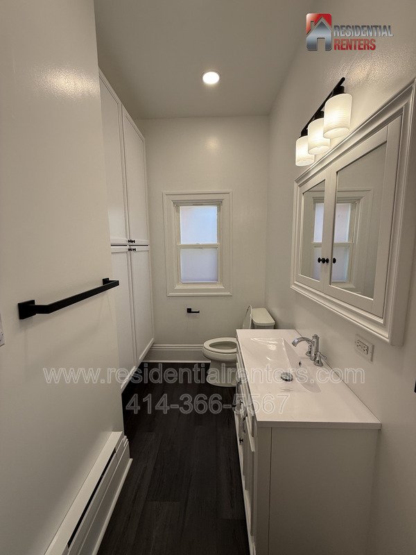 Recently Renovated Midtown Neighborhood House with 2 Car Garage property image