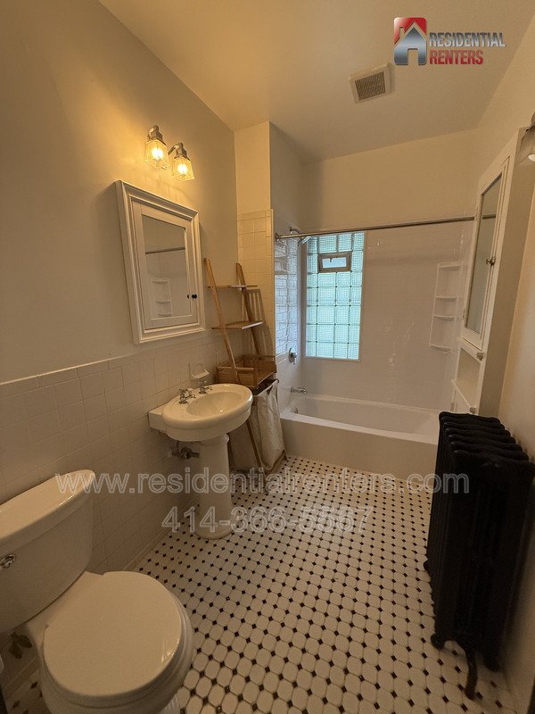 Recently Renovated Midtown Neighborhood House with 2 Car Garage property image