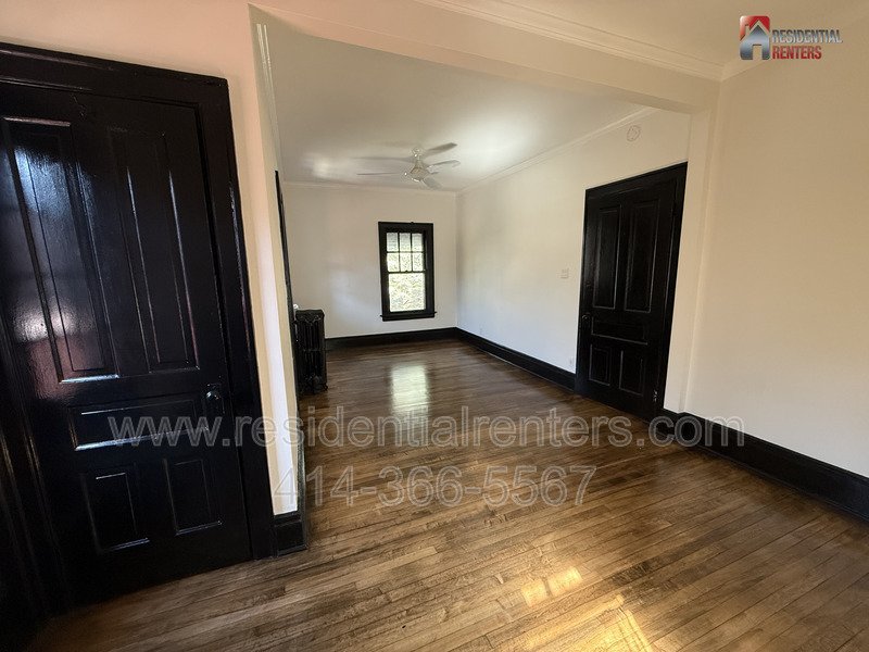 Recently Renovated Midtown Neighborhood House with 2 Car Garage property image