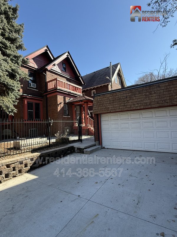Recently Renovated Midtown Neighborhood House with 2 Car Garage property image