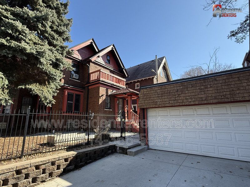 Recently Renovated Midtown Neighborhood House with 2 Car Garage property image
