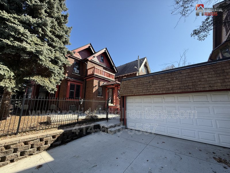 Recently Renovated Midtown Neighborhood House with 2 Car Garage property image