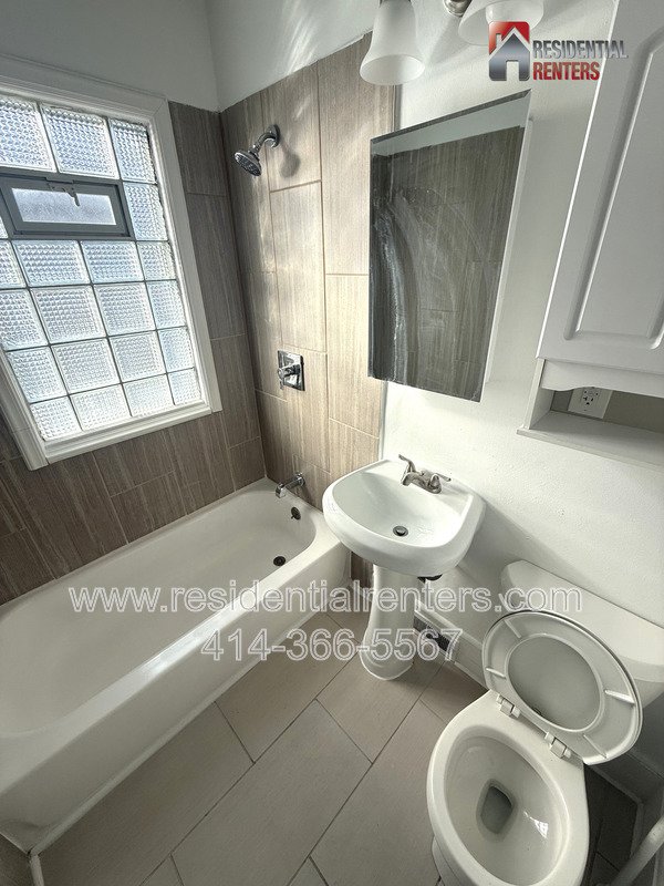 Cozy Lower Lenox Heights Duplex with garage parking, pets welcome! property image