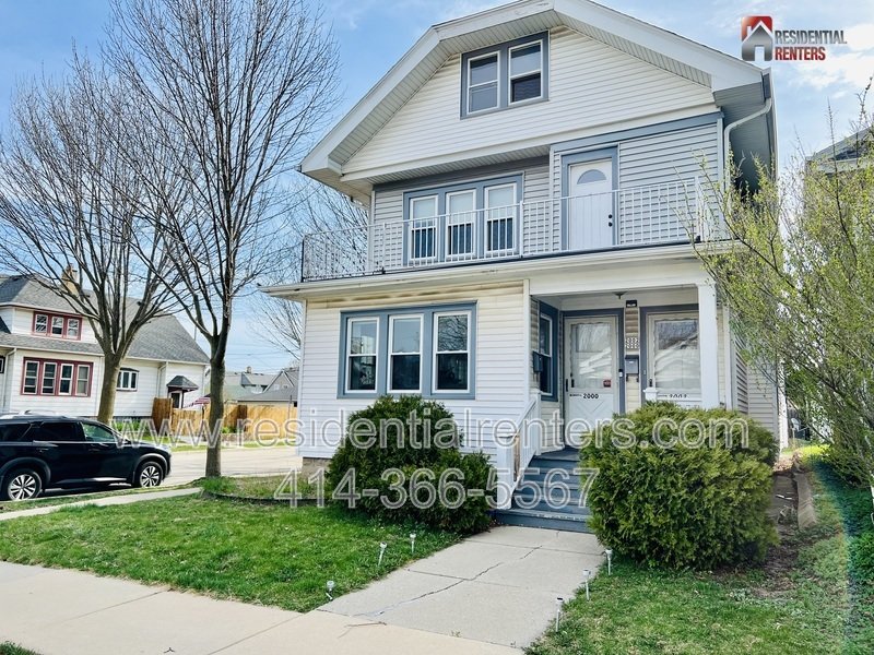 West Allis Upper Duplex, Hardwood Floors, & Pets Ok property image