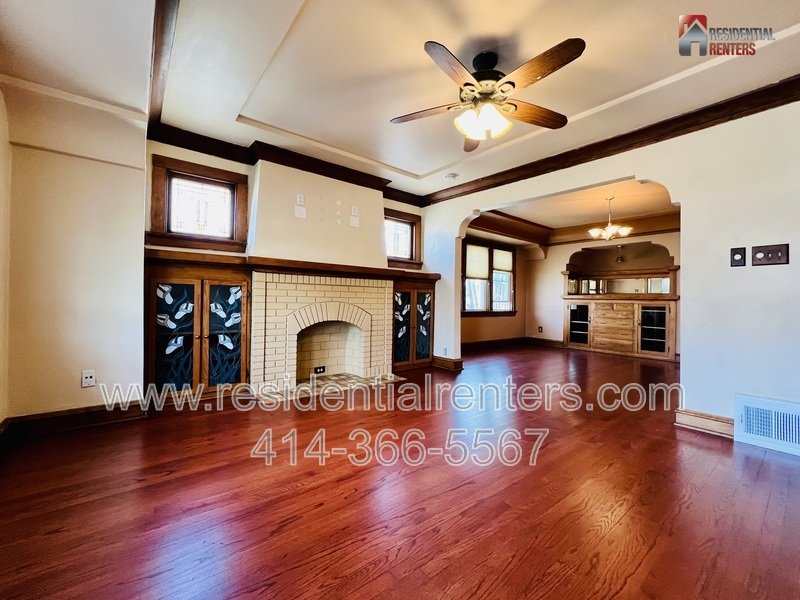 West Allis Upper Duplex, Hardwood Floors, & Pets Ok property image