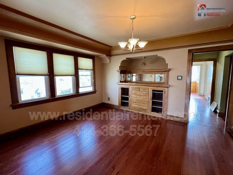 West Allis Upper Duplex, Hardwood Floors, & Pets Ok property image
