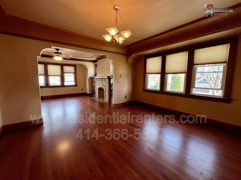 West Allis Upper Duplex, Hardwood Floors, & Pets Ok property image