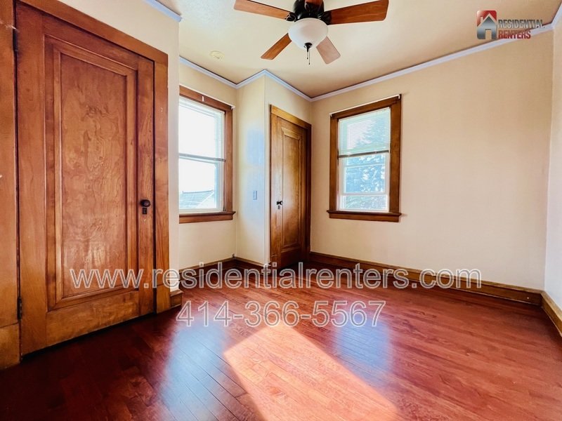 West Allis Upper Duplex, Hardwood Floors, & Pets Ok property image