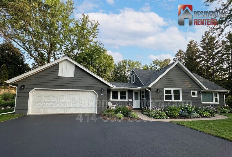 Brookfield 2BR Single Family Home, Hardwood Flooring Throughout, Pet Friendly! property image