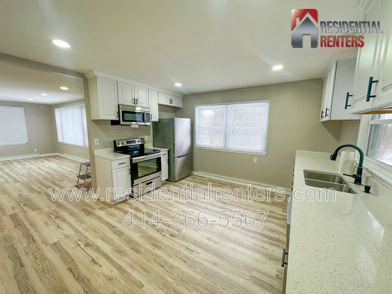 Brookfield 2BR Single Family Home, Hardwood Flooring Throughout, Pet Friendly! property image