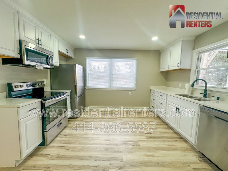 Brookfield 2BR Single Family Home, Hardwood Flooring Throughout, Pet Friendly! property image