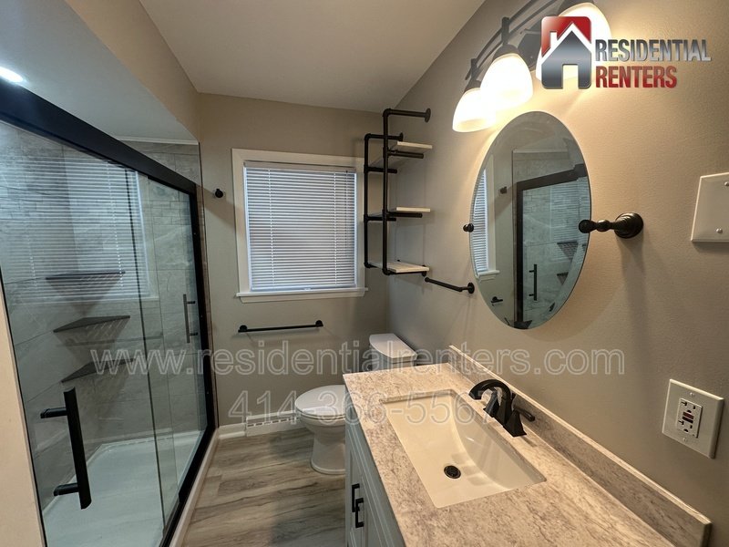 Brookfield 2BR Single Family Home, Hardwood Flooring Throughout, Pet Friendly! property image