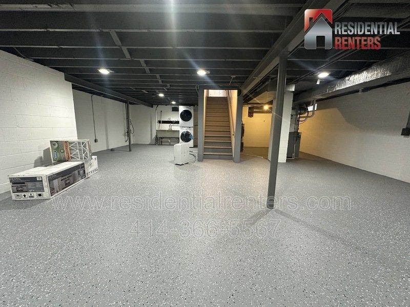 Brookfield 2BR Single Family Home, Hardwood Flooring Throughout, Pet Friendly! property image