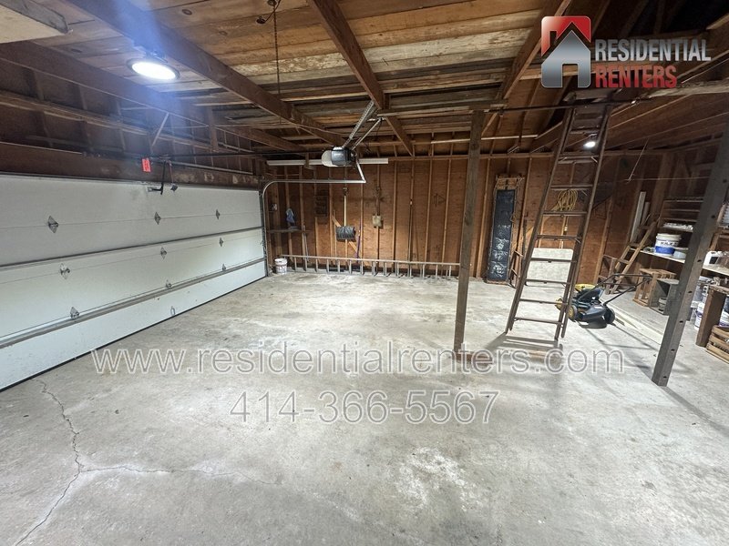 Brookfield 2BR Single Family Home, Hardwood Flooring Throughout, Pet Friendly! property image