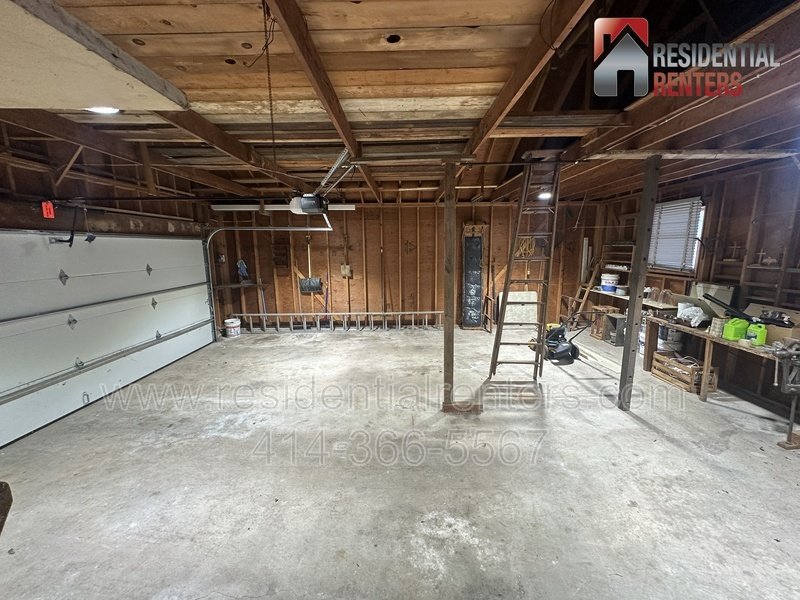 Brookfield 2BR Single Family Home, Hardwood Flooring Throughout, Pet Friendly! property image