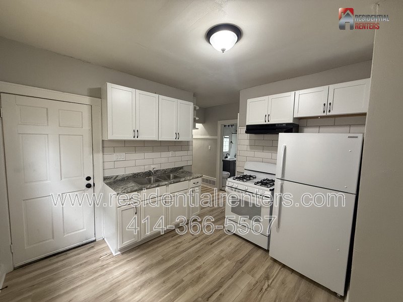 Cozy Lower Floor Duplex, Harambee Neighborhood, Parking Available! property image