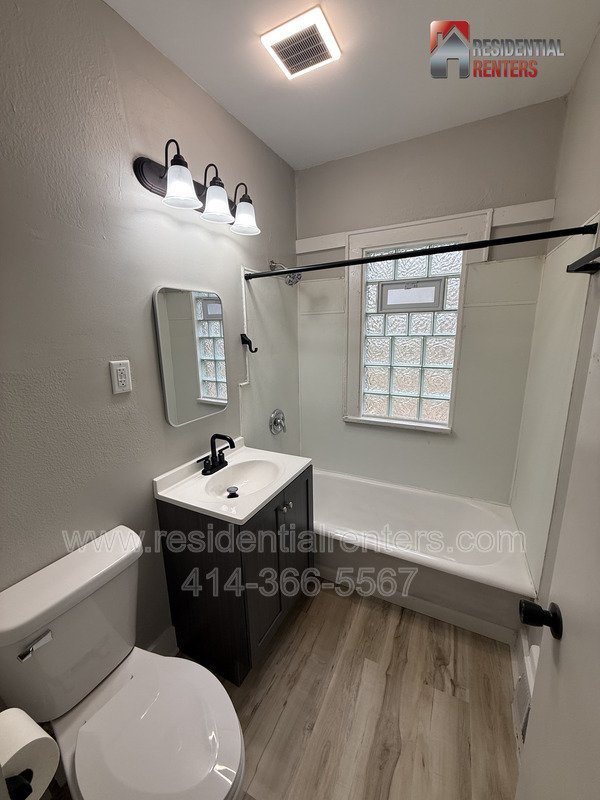 Cozy Lower Floor Duplex, Harambee Neighborhood, Parking Available! property image