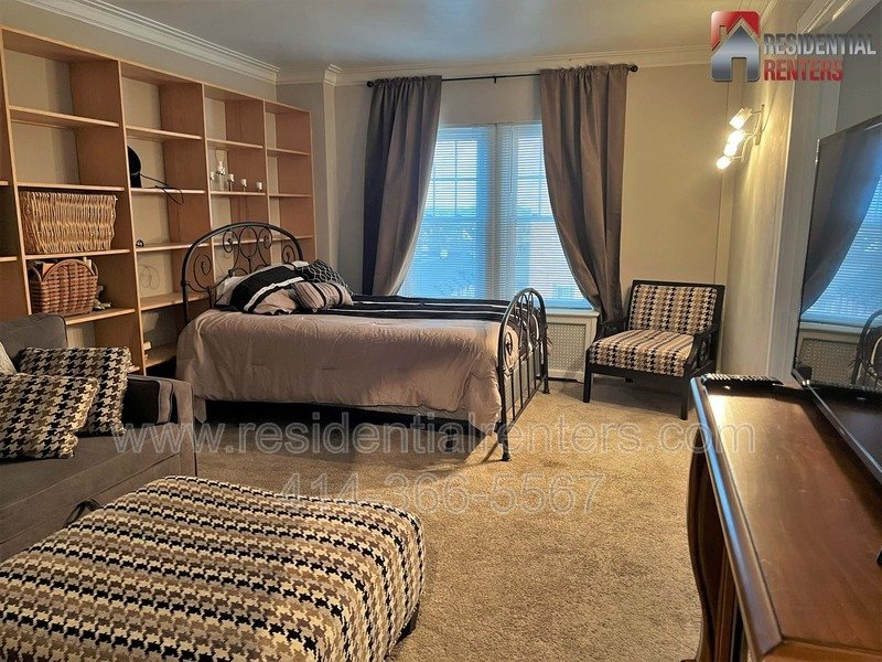 Desirable Short-term furnished Standard Suite in a classical Lakefront hotel environment.  property image