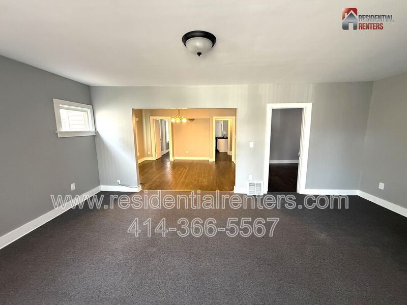 Saint Joseph Newly Remodeled Lower Duplex with Garage Parking, Pets Welcome! property image
