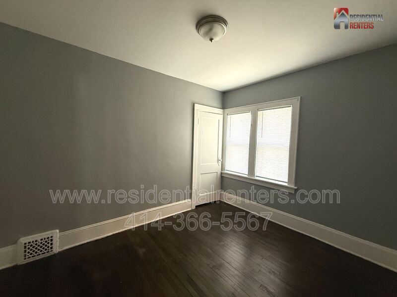 Saint Joseph Newly Remodeled Lower Duplex with Garage Parking, Pets Welcome! property image