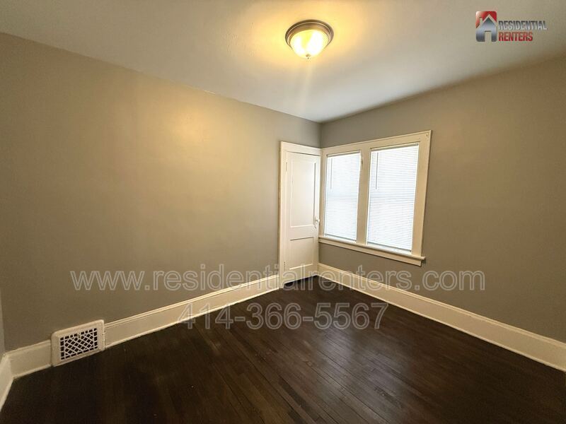 Saint Joseph Newly Remodeled Lower Duplex with Garage Parking, Pets Welcome! property image