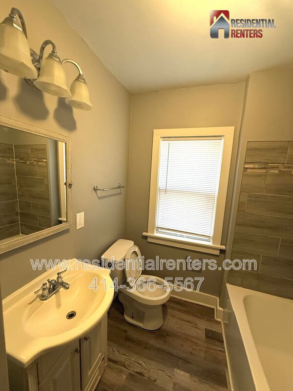 Saint Joseph Newly Remodeled Lower Duplex with Garage Parking, Pets Welcome! property image