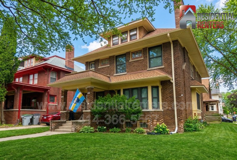 Desirable 2nd floor Apt 1 block from UWM.  Pets, Parking, Great Location! property image