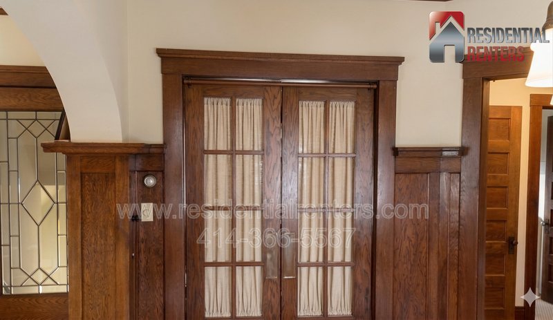 Desirable 2nd floor Apt 1 block from UWM.  Pets, Parking, Great Location! property image