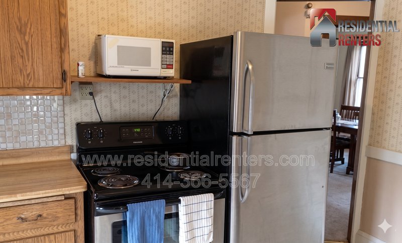 Desirable 2nd floor Apt 1 block from UWM.  Pets, Parking, Great Location! property image