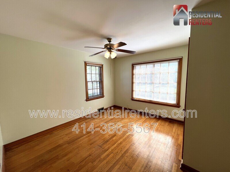 Cozy Bluemound Heights Lower, Pet Friendly, Off Street Parking property image