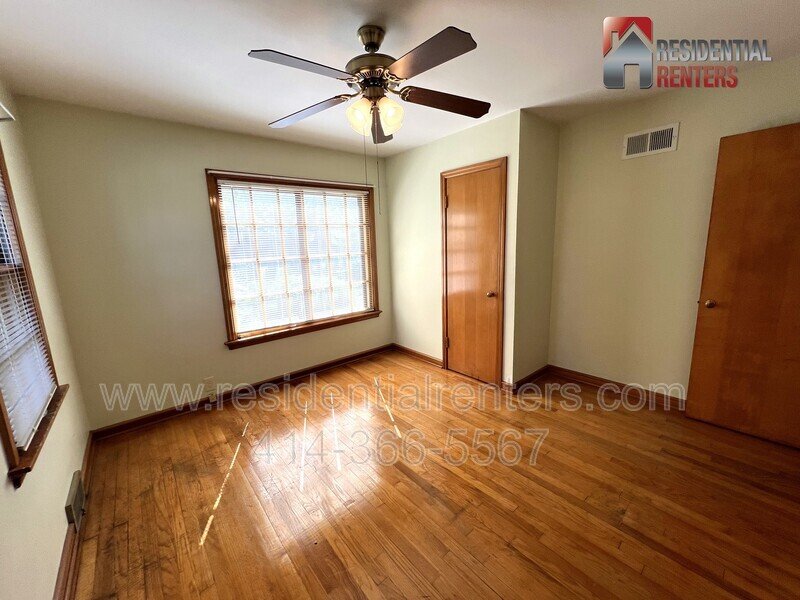 Cozy Bluemound Heights Lower, Pet Friendly, Off Street Parking property image