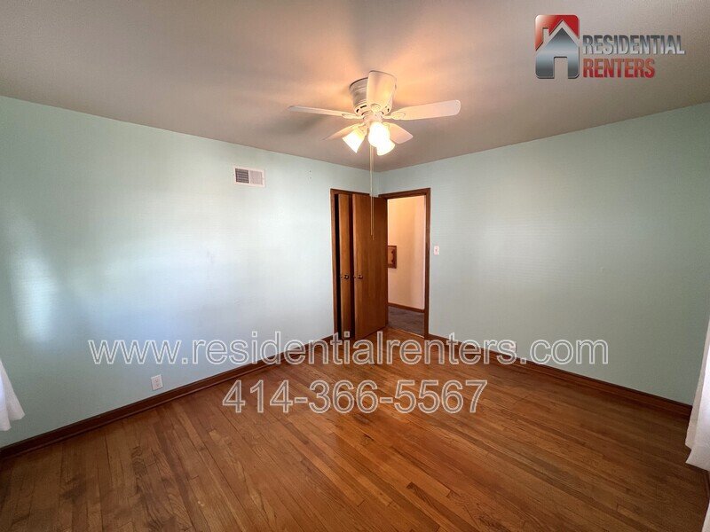 Cozy Bluemound Heights Lower, Pet Friendly, Off Street Parking property image