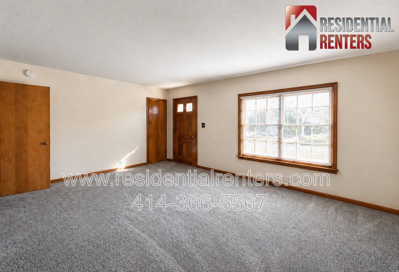 Cozy Bluemound Heights Lower, Pet Friendly, Off Street Parking property image
