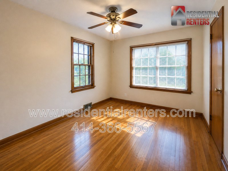 Cozy Bluemound Heights Lower, Pet Friendly, Off Street Parking property image