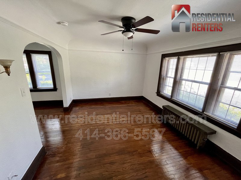 Bay View 1 BR Classic Charm w/ Heat & Parking Included. Pets Welcome, Great Location! property image