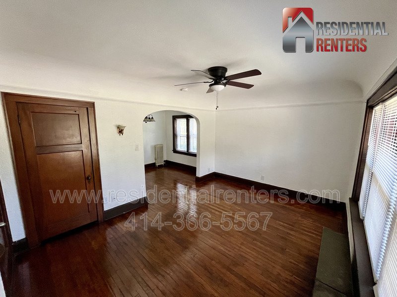 Bay View 1 BR Classic Charm w/ Heat & Parking Included. Pets Welcome, Great Location! property image