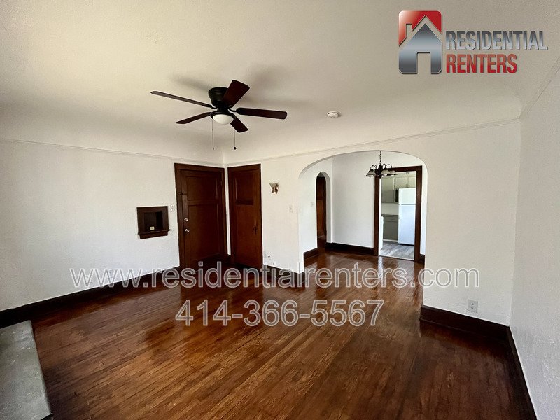 Bay View 1 BR Classic Charm w/ Heat & Parking Included. Pets Welcome, Great Location! property image