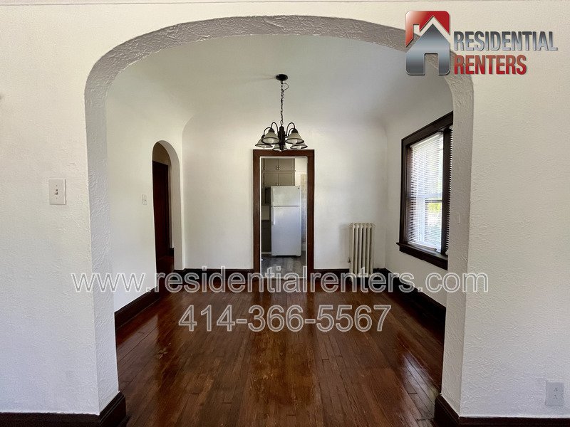 Bay View 1 BR Classic Charm w/ Heat & Parking Included. Pets Welcome, Great Location! property image