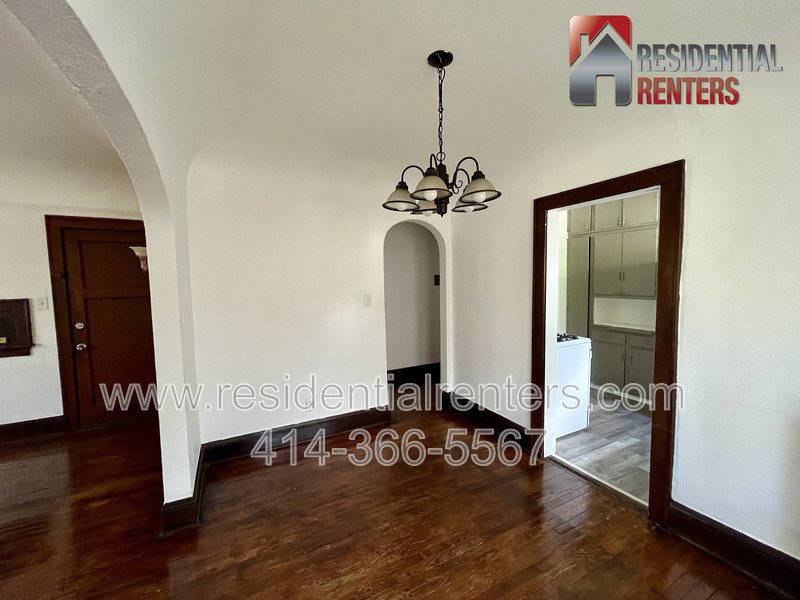 Bay View 1 BR Classic Charm w/ Heat & Parking Included. Pets Welcome, Great Location! property image