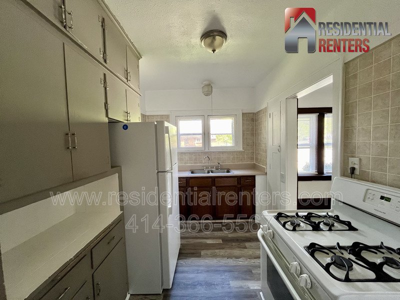 Bay View 1 BR Classic Charm w/ Heat & Parking Included. Pets Welcome, Great Location! property image