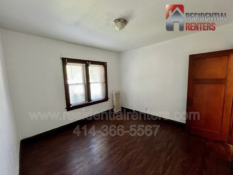 Bay View 1 BR Classic Charm w/ Heat & Parking Included. Pets Welcome, Great Location! property image