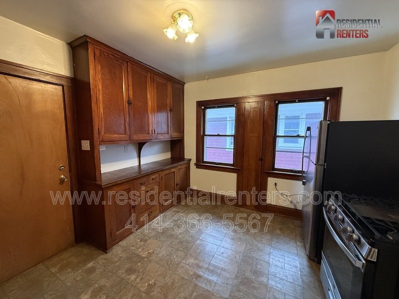 Harambee Neighborhood 2BR Upper Duplex, Hardwood Flooring Throughout, Pet Friendly! property image