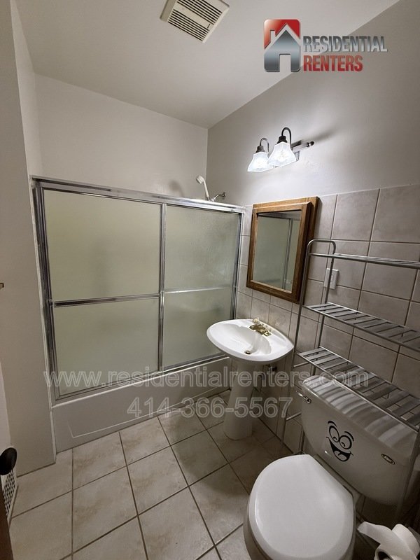 Harambee Neighborhood 2BR Upper Duplex, Hardwood Flooring Throughout, Pet Friendly! property image