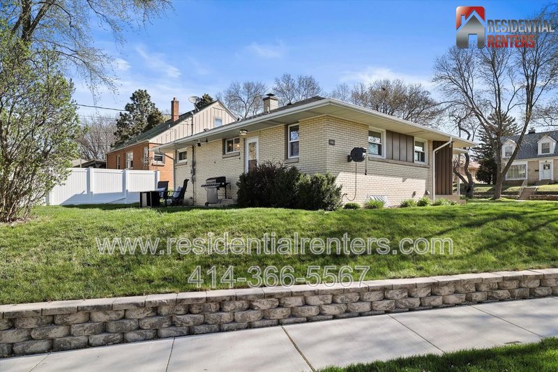 Newly Renovated Single Family, Updated Kitchen, Finished Basement, Large Yard, 2 Car Garage, Pets Negotiable, Great Location! property image