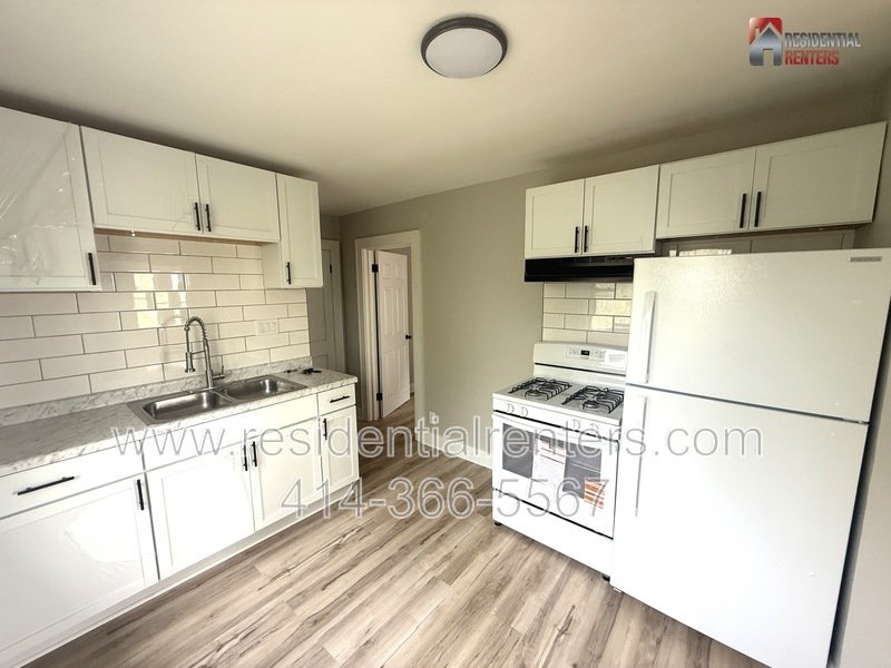 Cozy Upper Floor Duplex, Harambee Neighborhood, Parking Available! property image