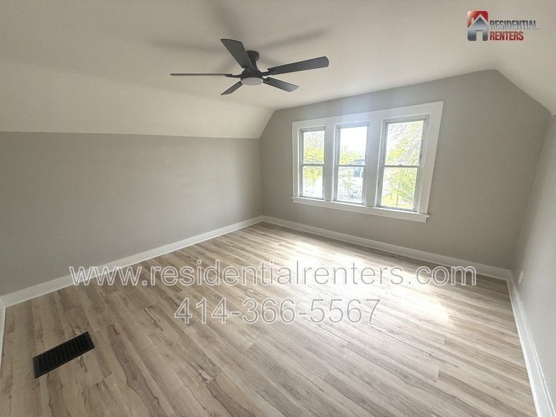 Cozy Upper Floor Duplex, Harambee Neighborhood, Parking Available! property image