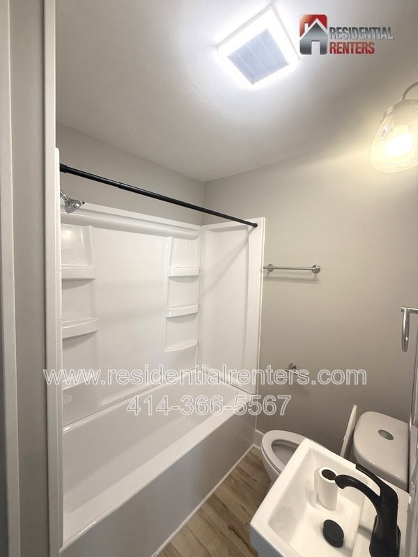 Cozy Upper Floor Duplex, Harambee Neighborhood, Parking Available! property image