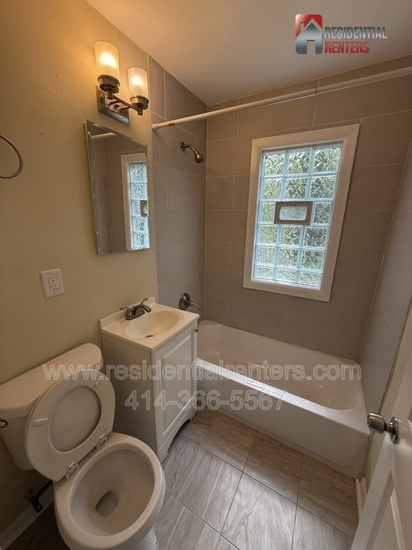 Walh Park 3BR House, Just Renovated, LVP Flooring Throughout, Pet Friendly! property image